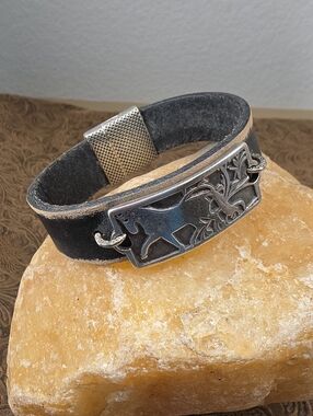 Western Distressed Black Leather Horse Magnetic Aztec Silver Clasp Bracelet